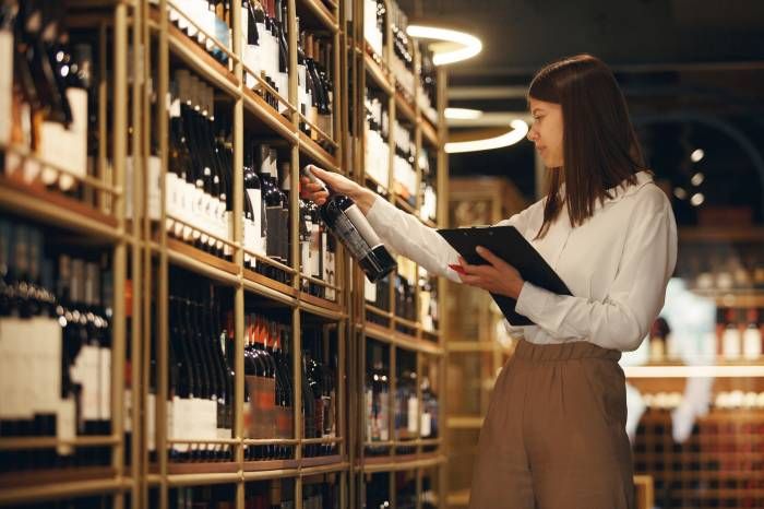 Ventajas de trabajar con una distribuidora de bebidas vs comprar por separado